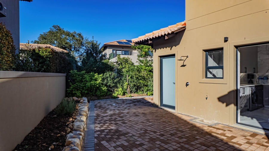5 Bedroom Property for Sale in The Hill Western Cape